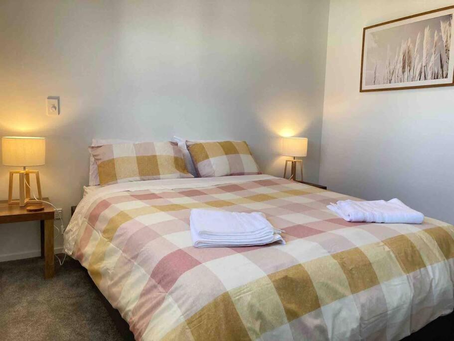 Cheerful 2 Bedroom Townhouse In Addington! Christchurch Buitenkant foto