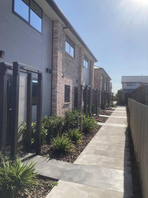 Cheerful 2 Bedroom Townhouse In Addington! Christchurch Buitenkant foto