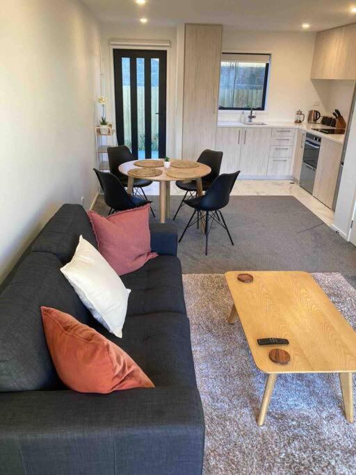 Cheerful 2 Bedroom Townhouse In Addington! Christchurch Buitenkant foto