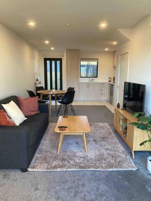 Cheerful 2 Bedroom Townhouse In Addington! Christchurch Buitenkant foto